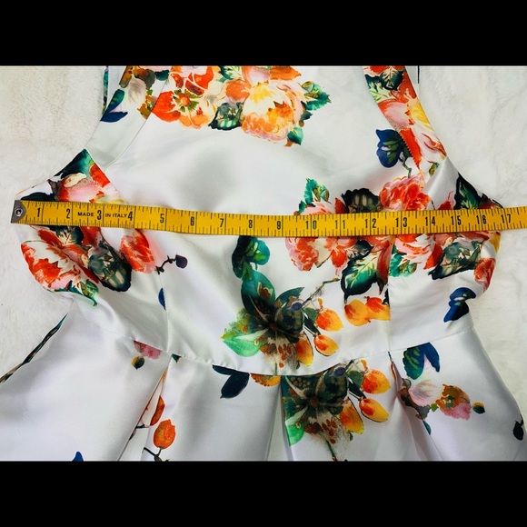 LARA Empire Floral Dress - Picture 2 of 4